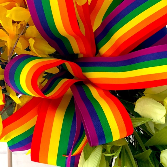 Pride wreath rainbow florals on grapevine - Picture 5 of 8